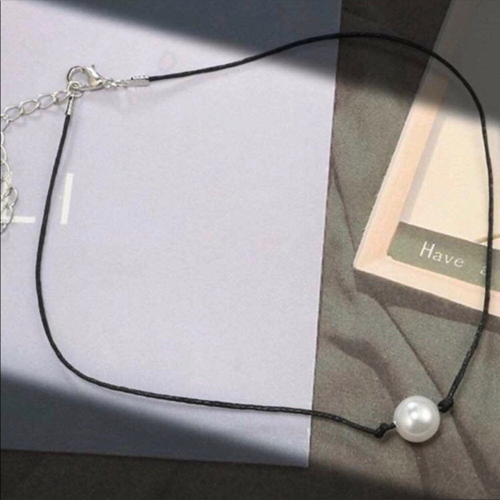 Mother of Pearl Choker - Picture 2 of 5